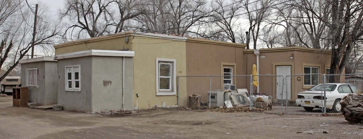 1442 Sunset Rd SW in Albuquerque, NM - Foto de edificio