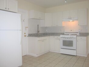 316 Conant Rd, Unit 1 in Weston, MA - Building Photo - Building Photo