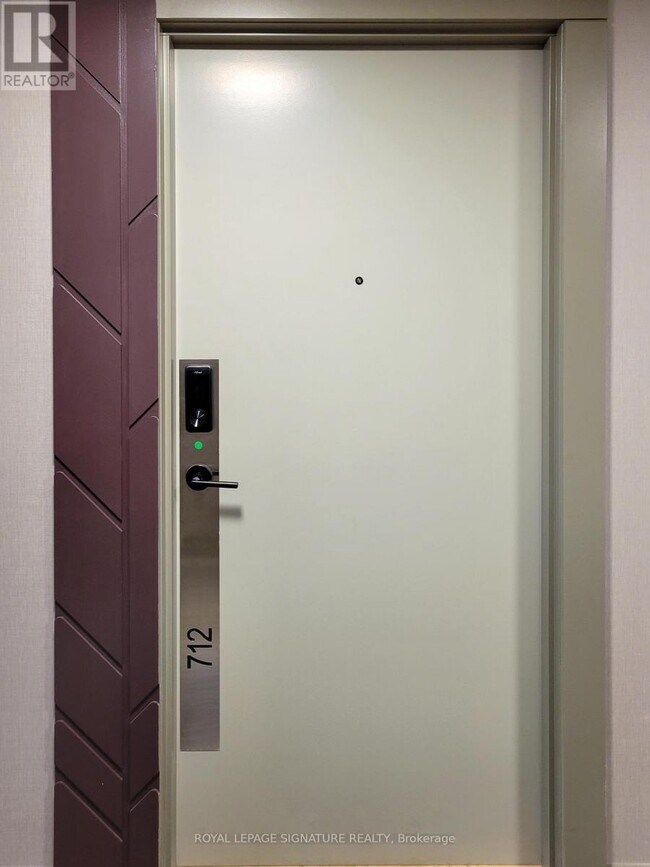 5105 Hurontario St in Mississauga, ON - Building Photo - Building Photo