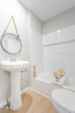 31 Hicks St, Unit 1 in New Bedford, MA - Building Photo - Building Photo