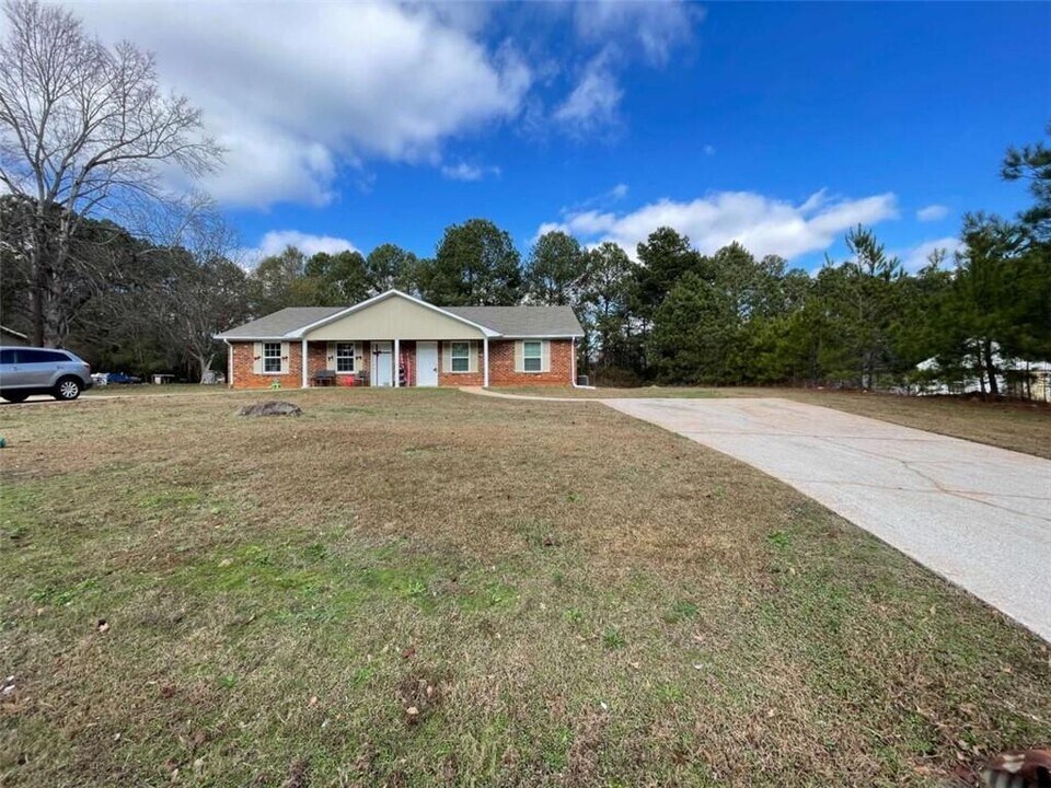 100 Plum Orchard Rd in Covington, GA - Building Photo