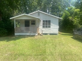 1060 Bonner St in Silsbee, TX - Building Photo