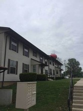 Carlinville Heights Apartments in Carlinville, IL - Building Photo - Building Photo