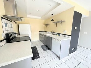 955 Lamark Ln in Anaheim, CA - Building Photo - Building Photo