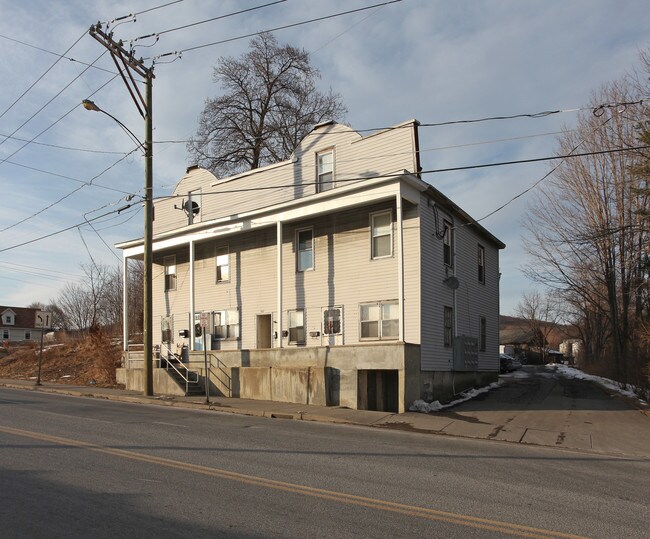 164-166 N Elm St in Torrington, CT - Foto de edificio - Building Photo