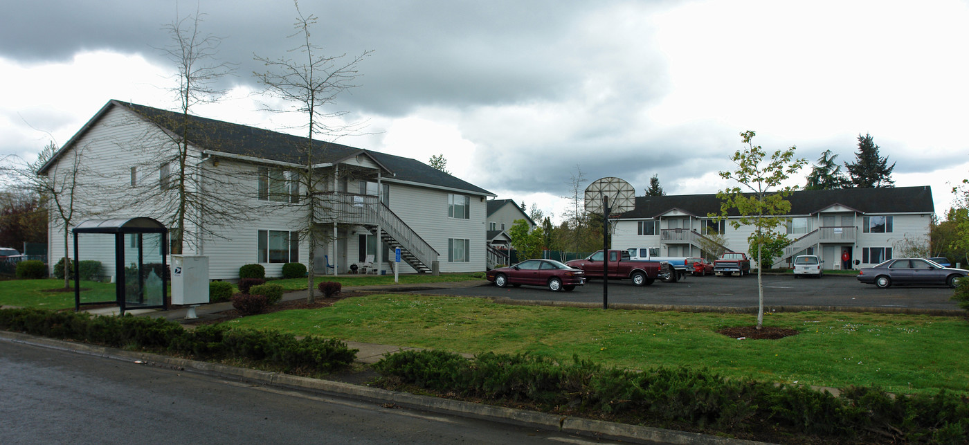 9th Street Apartments in Lebanon, OR - Building Photo