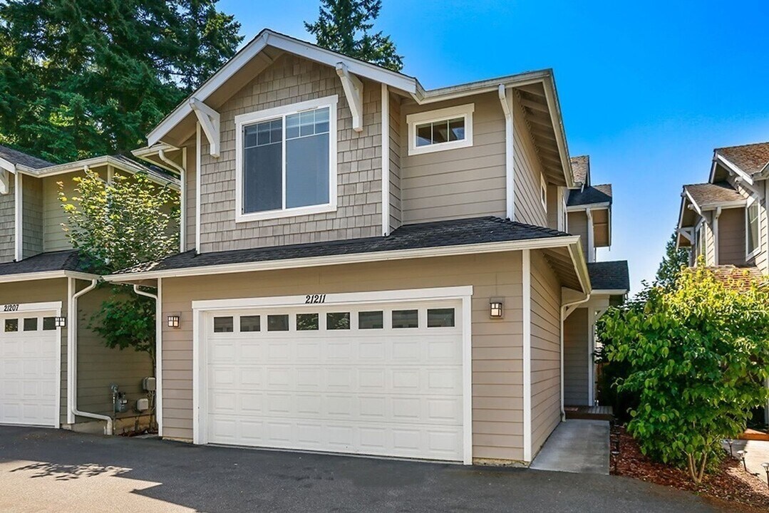 21211 82nd Pl W in Edmonds, WA - Building Photo