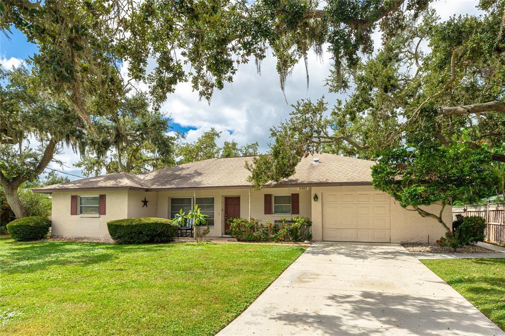 3342 Mayflower St in Sarasota, FL - Foto de edificio