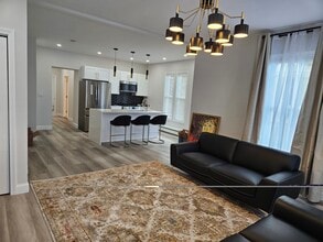 22 Lancaster St, Unit 1F in Worcester, MA - Foto de edificio - Building Photo