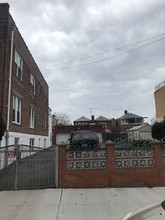 2430 Wallace Ave in Bronx, NY - Building Photo - Other