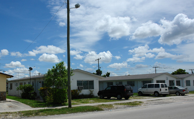 6216 Washington St in Hollywood, FL - Foto de edificio - Building Photo