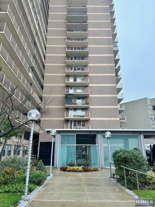 6040 JFK Blvd E-Unit -33D in West New York, NJ - Building Photo