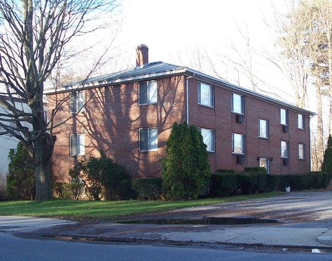 1045 Main St in Walpole, MA - Foto de edificio - Building Photo