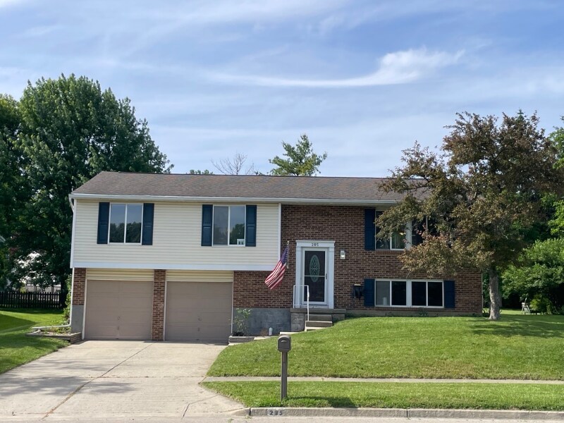 285 W Alkaline Springs Rd in Vandalia, OH - Building Photo