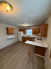 44 Young Ave in New York Mills, NY - Foto de edificio - Building Photo