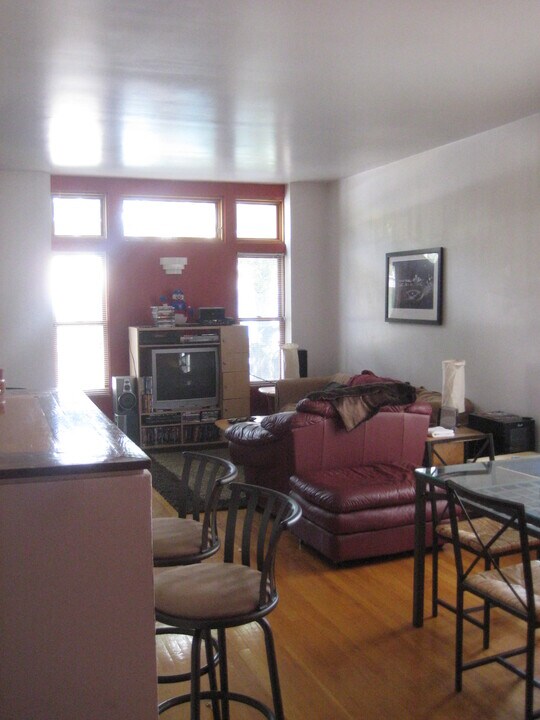 1453 W Belmont Ave, Unit 1 in Chicago, IL - Building Photo
