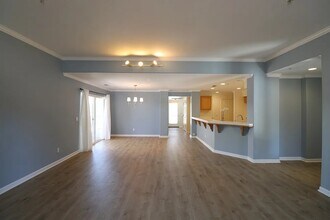 1350 Laura Ct in Templeton, CA - Foto de edificio - Building Photo