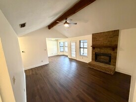 800 Nicole Dr in Burleson, TX - Building Photo