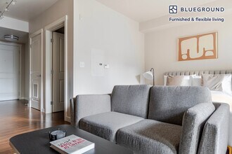 10333 Main St in Bellevue, WA - Foto de edificio - Building Photo