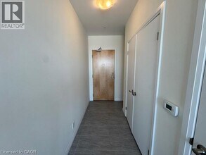 104 Garment St in Kitchener, ON - Building Photo - Building Photo