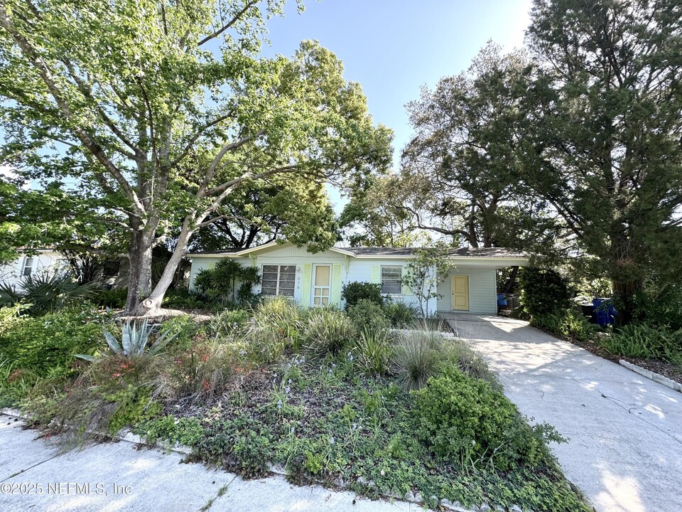 976 Manati Ave in St. Augustine, FL - Building Photo