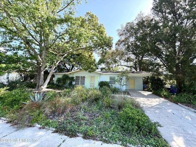 property at 976 Manati Ave