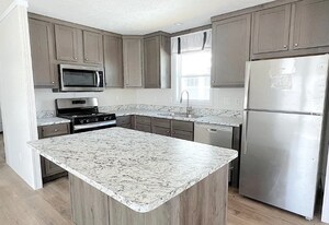 17042 Coventry Ln in Holly, MI - Building Photo