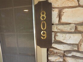 809 Maryland Dr in Austin, TX - Building Photo
