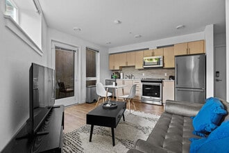 750 11th Ave E, Unit 206 in Seattle, WA - Building Photo - Building Photo
