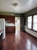322 S 9th St, Unit 322 South 9th St. Upper in Escanaba, MI - Building Photo