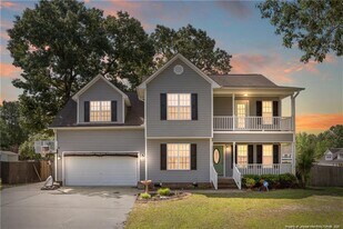 717 Lenoir Dr in Spring Lake, NC - Building Photo
