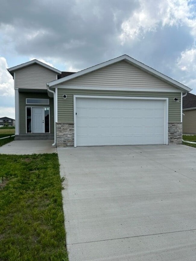 3027 39th Ave S in Moorhead, MN - Building Photo - Building Photo