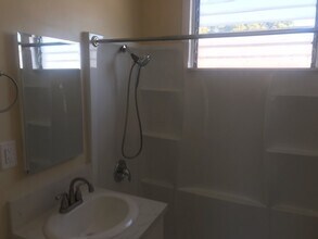 162 W 66th St in Los Angeles, CA - Building Photo - Building Photo