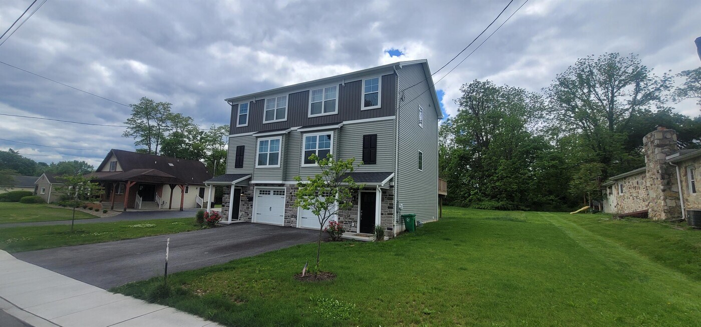 1134 Franklin St in Carlisle, PA - Building Photo