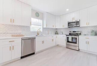 1101 N Victoria Park Rd in Fort Lauderdale, FL - Building Photo - Building Photo