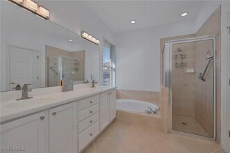 5005 Old Pond Dr in Naples, FL - Building Photo - Building Photo
