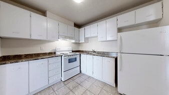 Burlington Square in Burlington, ON - Building Photo