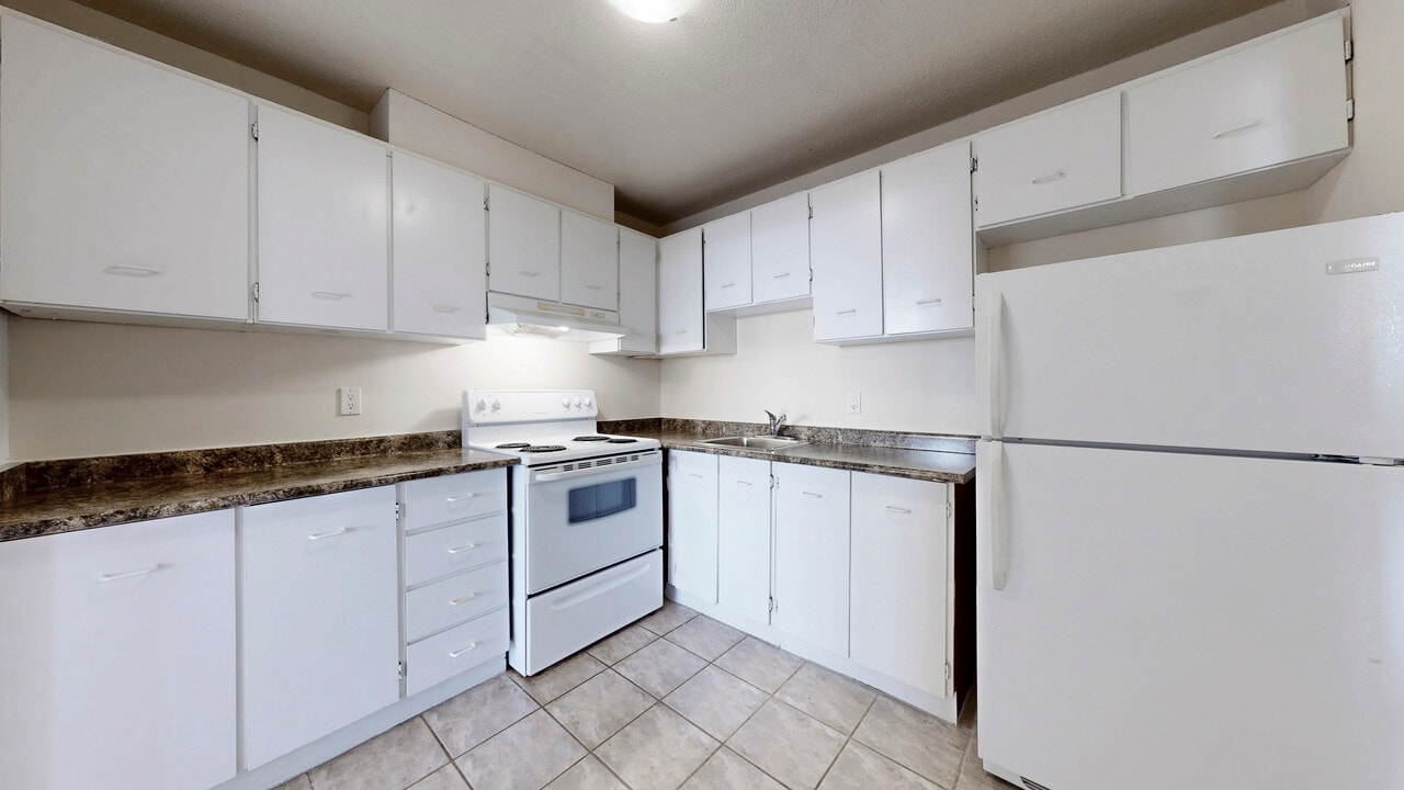 Burlington Square in Burlington, ON - Building Photo