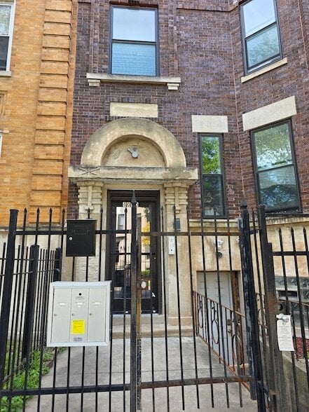 4040 S Calumet Ave, Unit 3 in Chicago, IL - Building Photo - Building Photo
