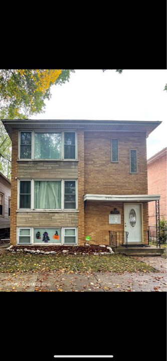 13816 S Wentworth Ave in Riverdale, IL - Building Photo