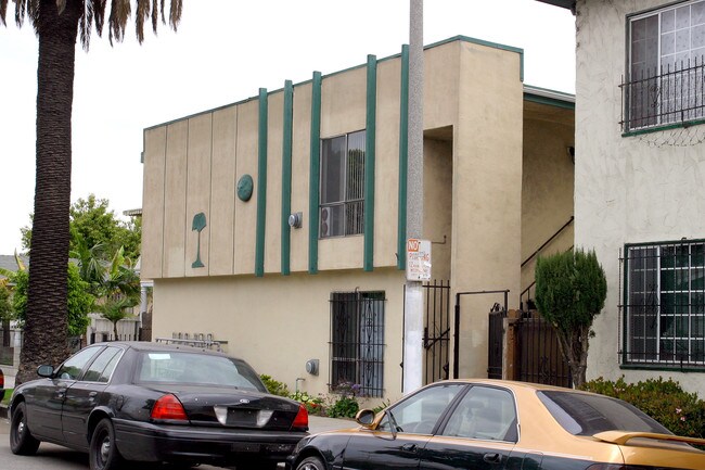 1342 Peterson Ave in Long Beach, CA - Foto de edificio - Building Photo