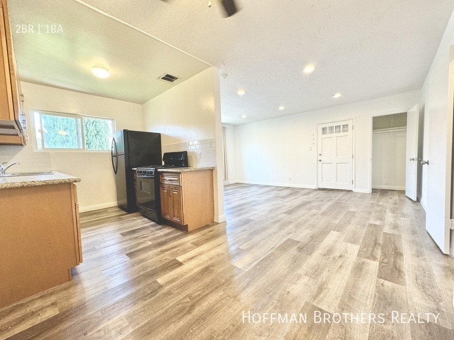 1320 Ridgeley Dr in Los Angeles, CA - Building Photo