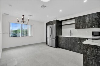 5980 SW 40th Ave in Dania Beach, FL - Building Photo - Building Photo