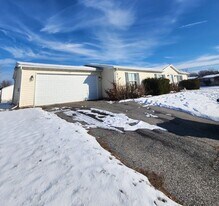 1189 Greystone Pkwy in Toledo, OH - Building Photo