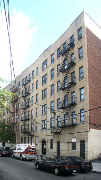 2700 Kingsbridge Ter in Bronx, NY - Building Photo