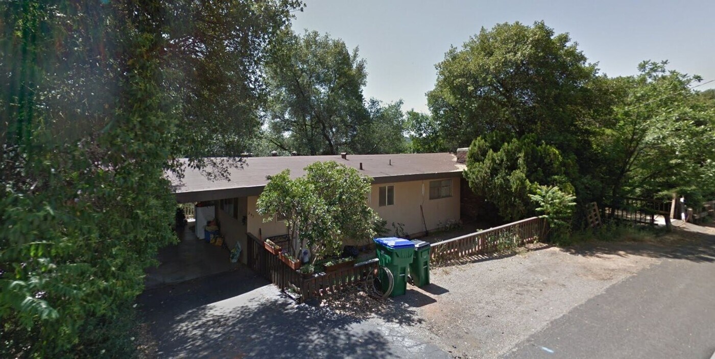 251 Pasadena Ave in Sonora, CA - Building Photo
