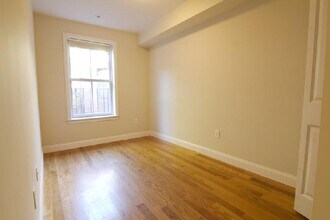 105 Hammond St, Unit 3A in Boston, MA - Building Photo - Building Photo
