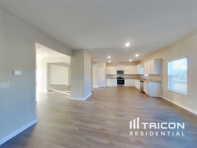 1300 Deutz Dr in Locust Grove, GA - Foto de edificio - Building Photo