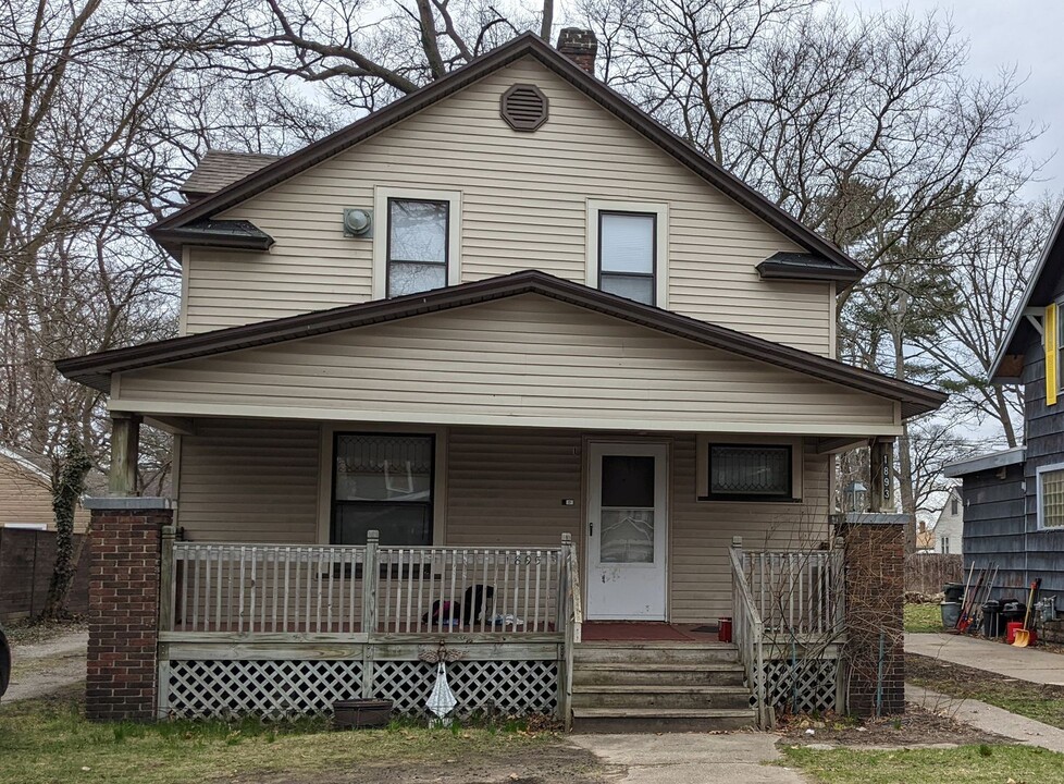 1893 Jefferson St in Muskegon, MI - Building Photo