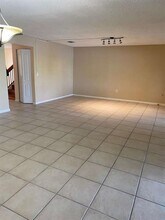 5345 Gate Lake Rd in Tamarac, FL - Building Photo - Building Photo